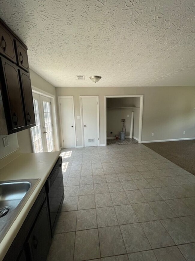 Foto del edificio - 252 Toby Springs Ln