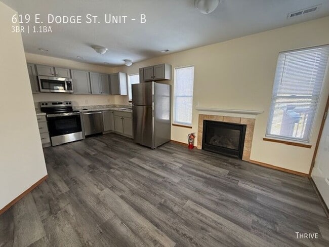 Building Photo - 619 E Dodge St