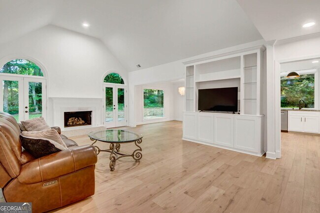Foto del edificio - 1055 Downing Ct NE