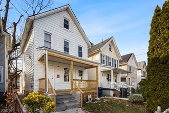 Building Photo - 320 Lee Pl