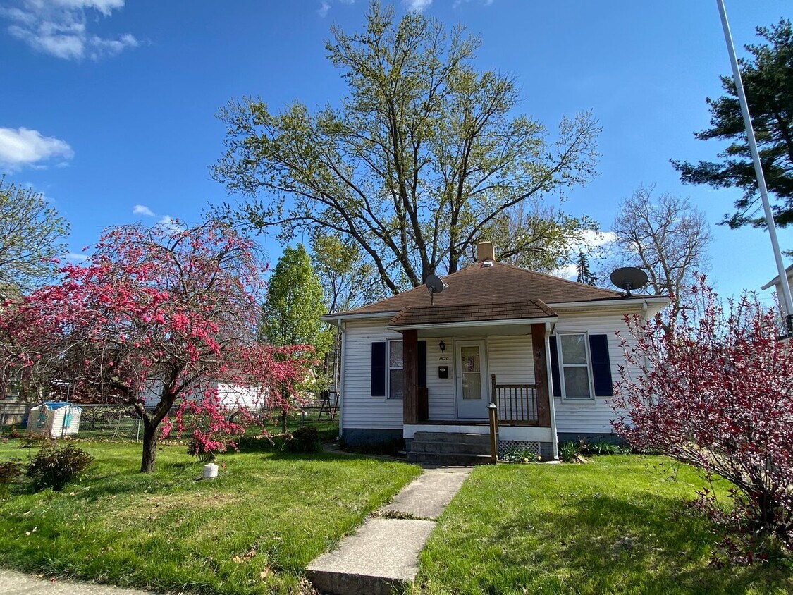 Foto principal - AVAILABLE FOR SHOWING! Great House with La...