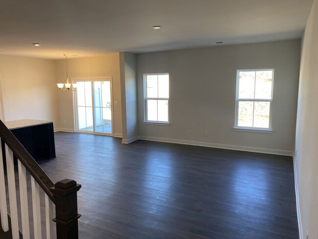 Foto del edificio - Great 3 Bed, 2 Story Townhome near Concord Mills