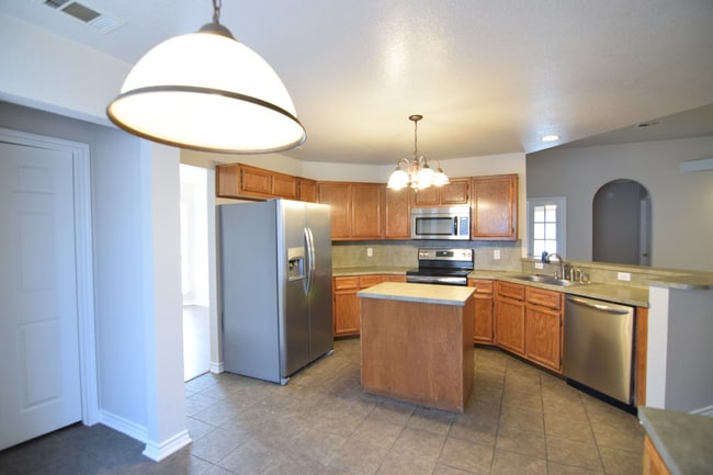 Building Photo - 5703 Golden Dr