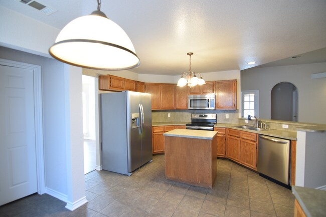 Foto del edificio - 5703 Golden Dr