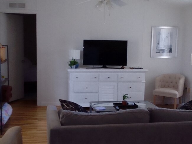 Foto del edificio - 311 Pineapple St
