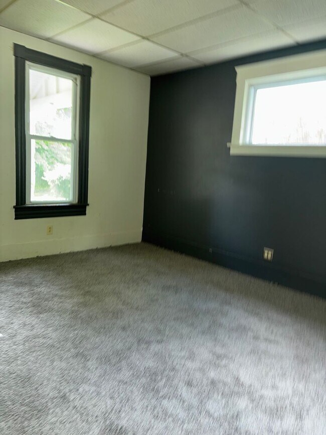 Foto del edificio - 2 Bdrm 1st Floor Bath Secluded Yard