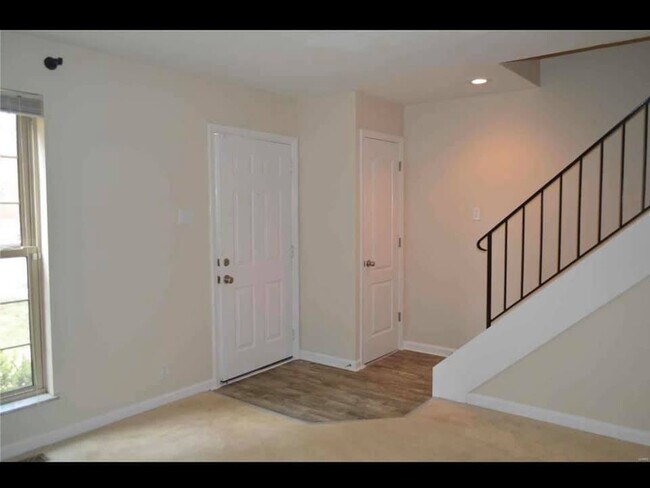 Building Photo - 1270 Clarkson Ct