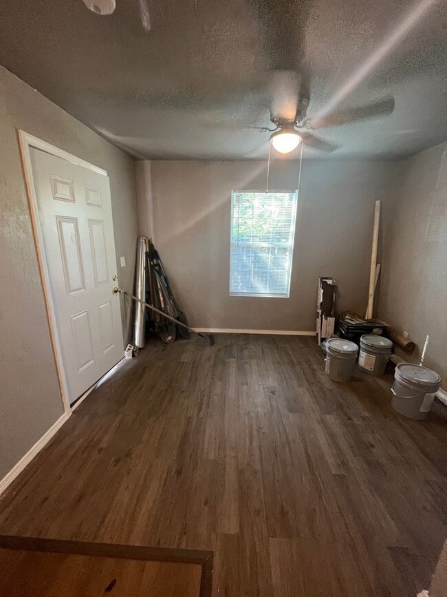 Foto del edificio - Cozy 1 Bed / 1 Bath Rear Home with Private Fenced Yard – Tulsa