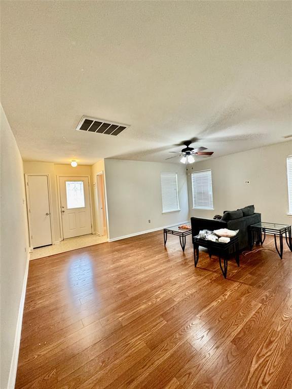 Foto del edificio - 12031 Madison Oak St