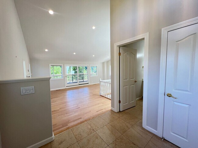 Building Photo - $1,000 Off Move-In Special!!! Very Private...