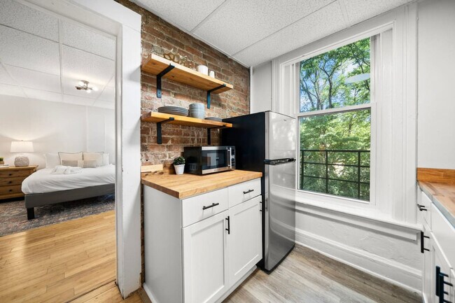 Foto del edificio - 242 Mccormick Pl