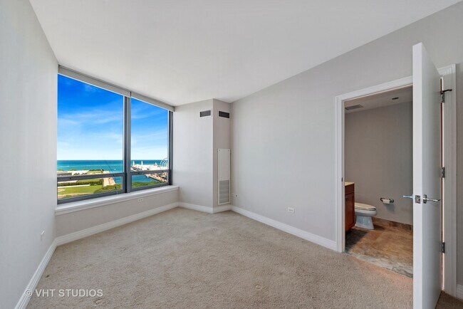 Foto del edificio - 600 N Lake Shore Dr