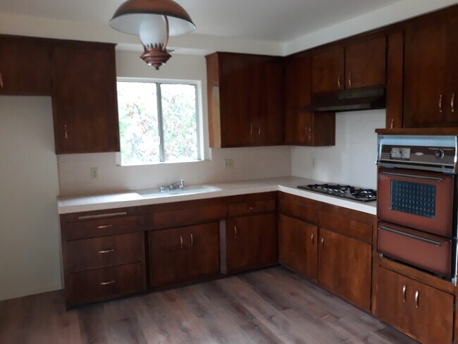 Building Photo - 13530 Leadwell St