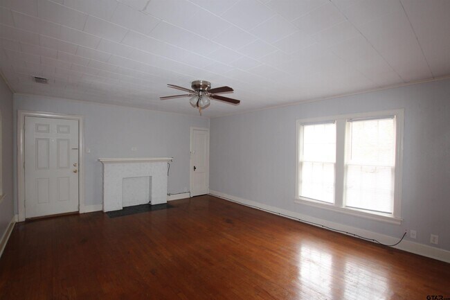 Foto del edificio - 132 Rowland Pl