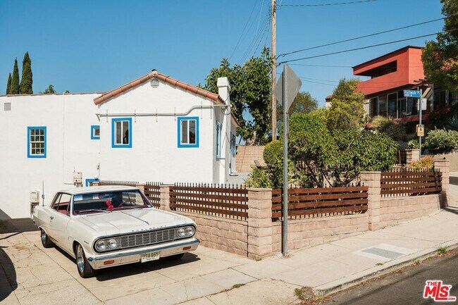 Foto del edificio - 4879 Hartwick St