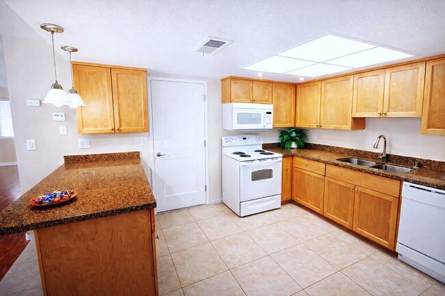 Building Photo - 4206-4208 Casa Blanca Lane