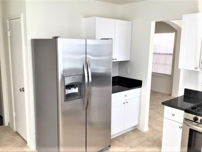 Building Photo - 16107 Hilton Head Ln