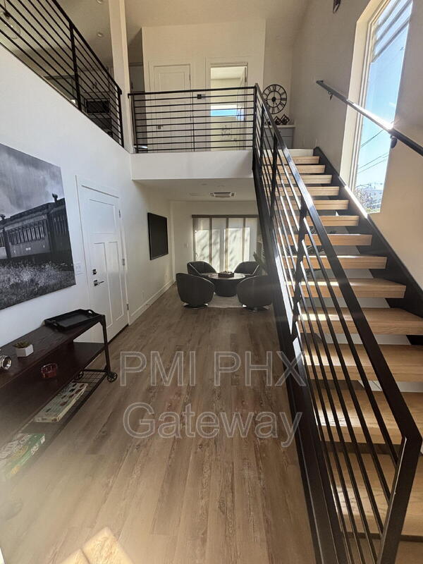 Foto del edificio - 430 W 7th St