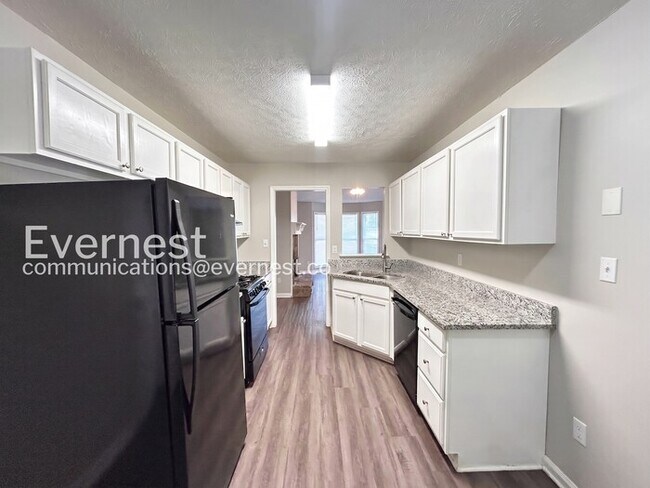 Foto del edificio - 313 Silverthorne Cir