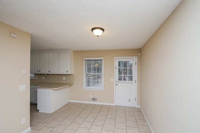 Building Photo - 2739 Old Mill Pl