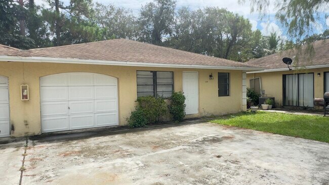 Foto del edificio - 1119 Goldenrod Rd