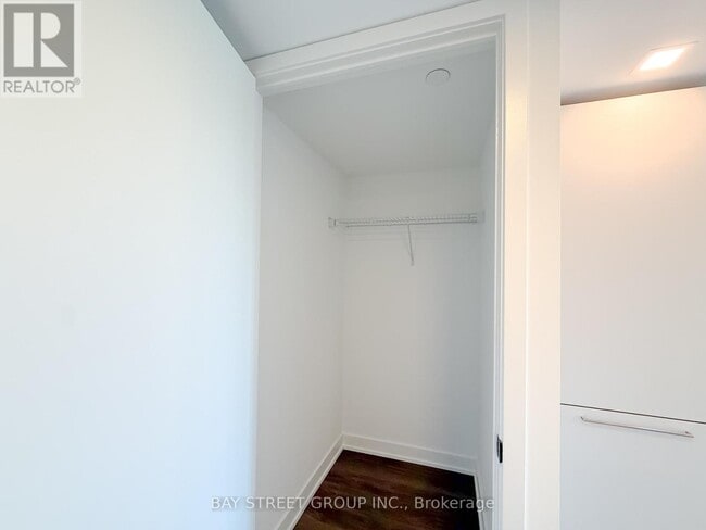 Building Photo - 609 Sherbourne St
