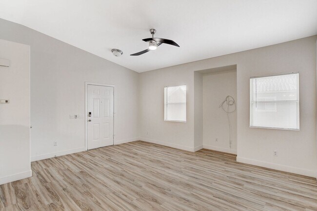 Foto del edificio - GATED 2 BED CONDO IN PECCOLE RANCH FOR RENT
