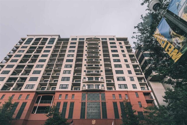 Foto del edificio - 121 N Monroe St