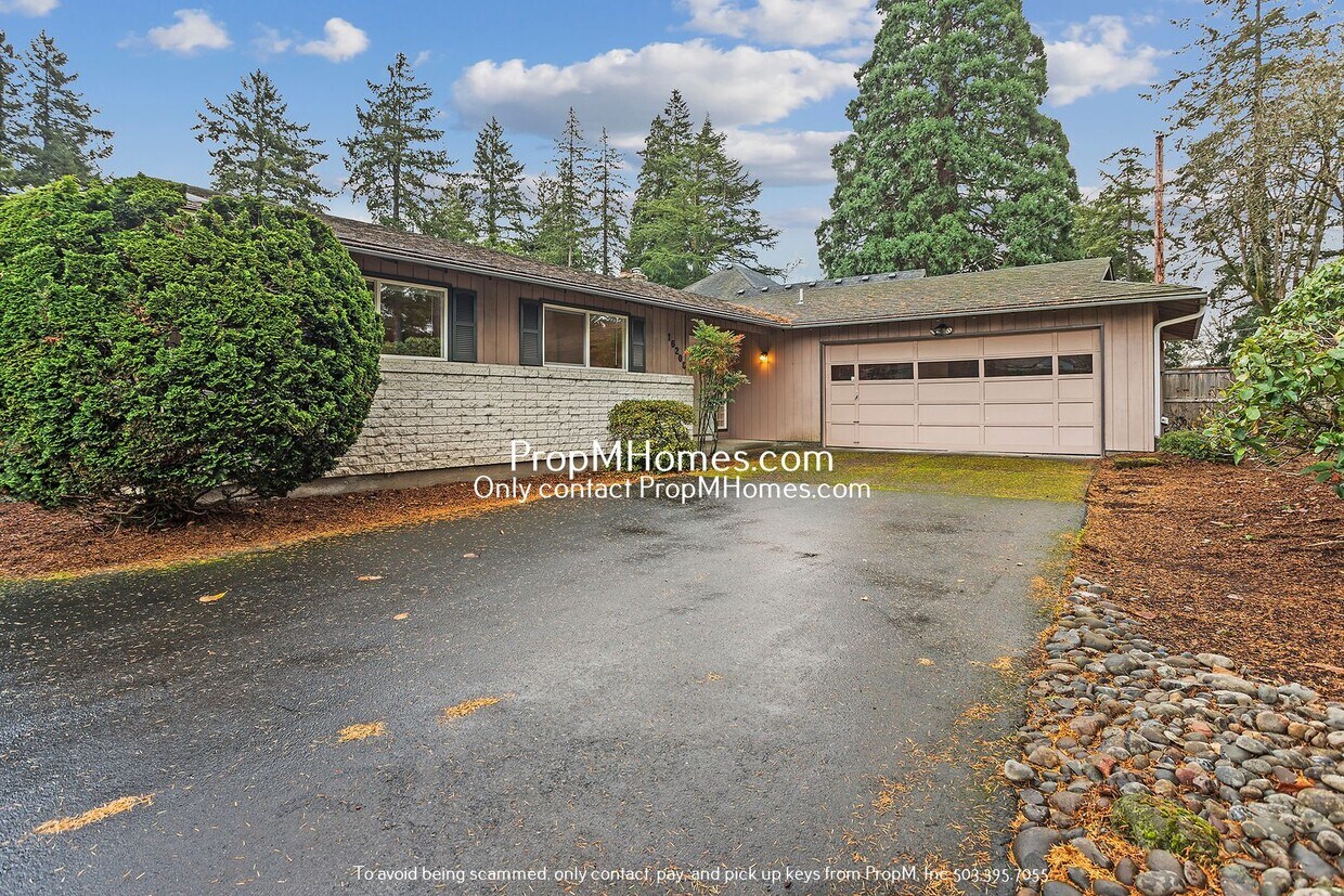 Primary Photo - Beautiful Home In Milwaukee is Calling: Li...