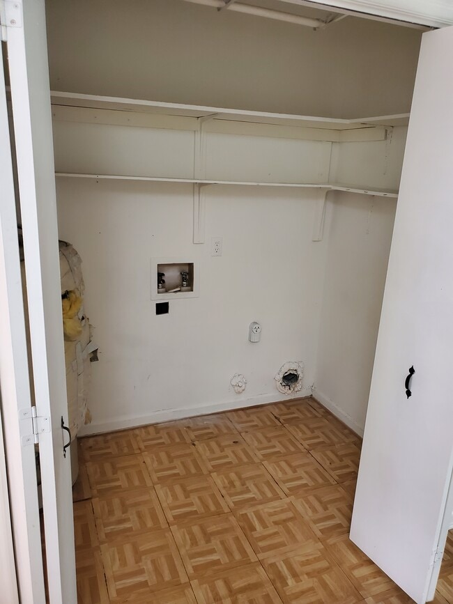 Building Photo - 15 Peach Row