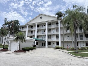 Building Photo - 6025 Balboa Cir