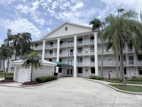 Building Photo - 6025 Balboa Cir