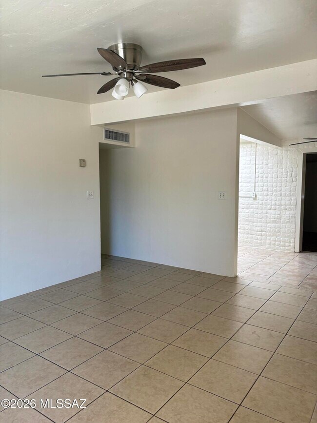 Foto del edificio - 5844 E 33rd St