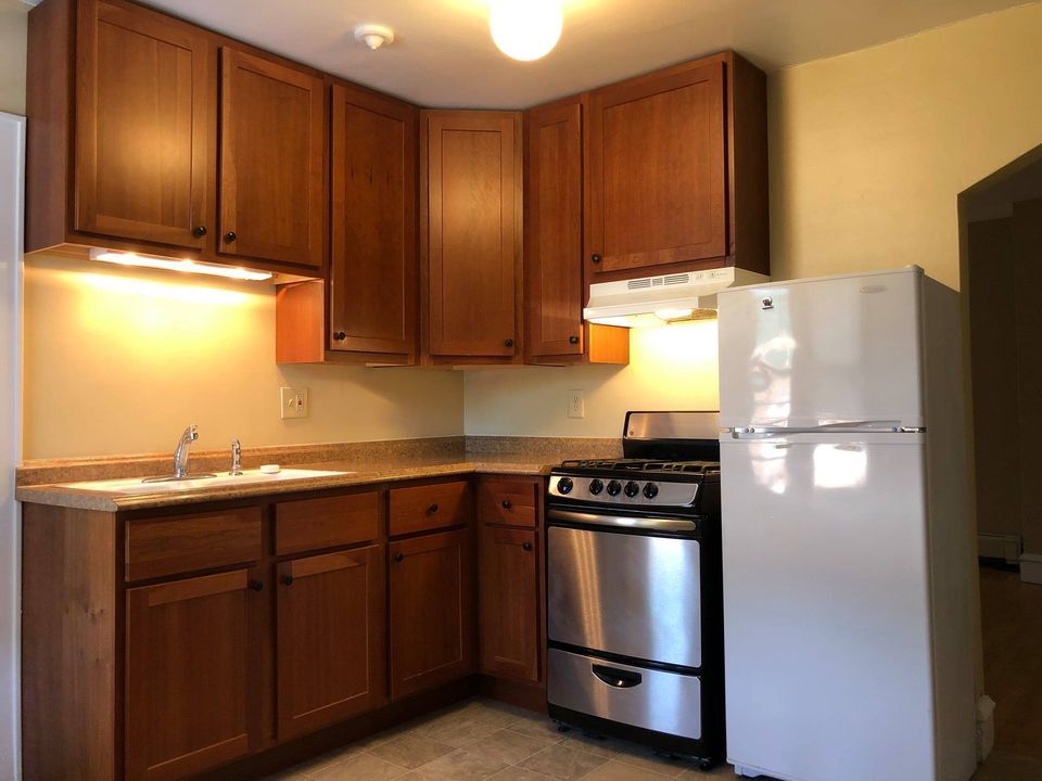 Primary Photo - 1213 E Saveland Ave
