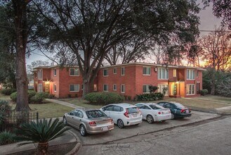Building Photo - 3806 Gilbert Dr