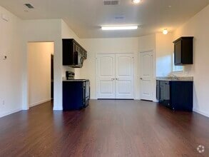 Building Photo - 1412 Lakecrest Ln