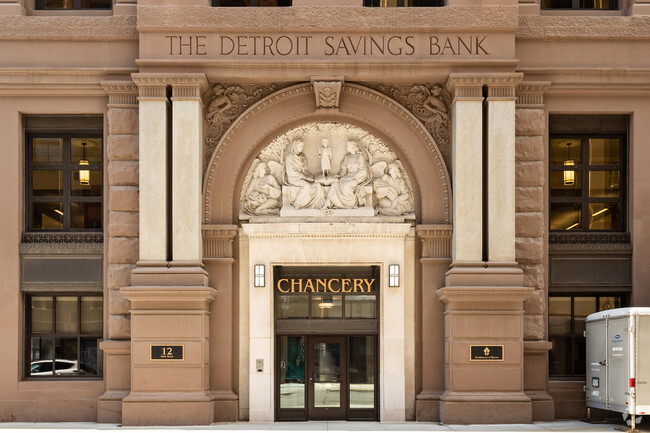 Entrada - Detroit Savings Bank