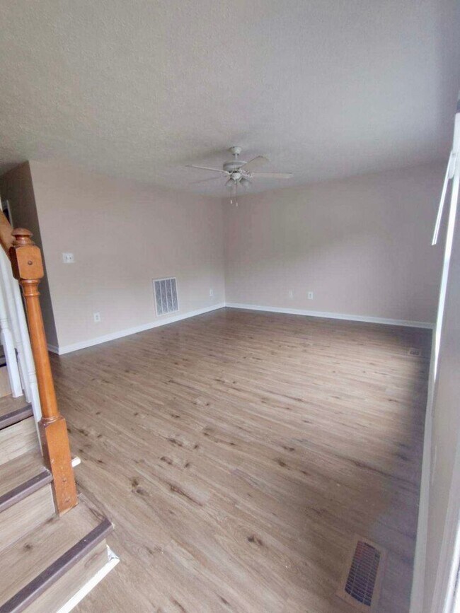 Foto del edificio - 3 Bedroom Townhouse in King George