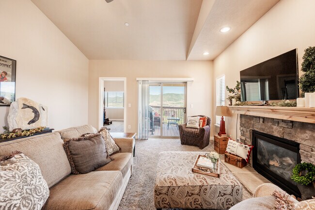 Upstairs Living Room - 1481 W Stillwater Dr