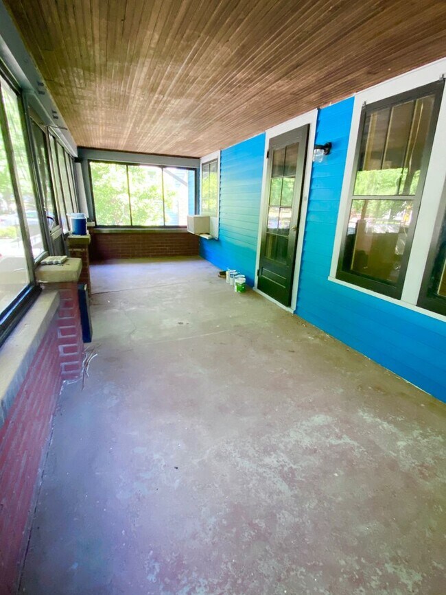 Foto del edificio - 3 Bedroom 1 Bath Spacious House