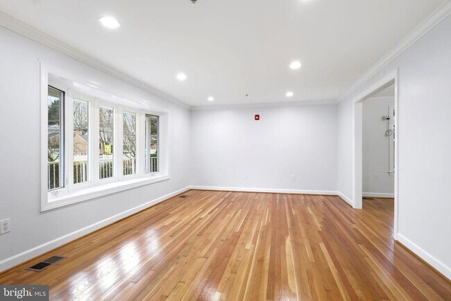 Building Photo - 711 Lamberton Dr