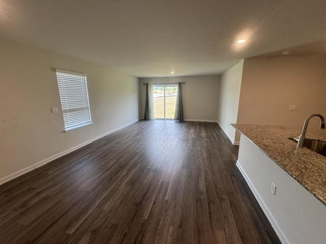 Foto del edificio - Spacious 5-Bedroom Home with Finished Basement on Corner Lot in Stephens City