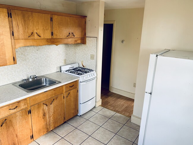 Kitchen, include stove and refrigerator - 538 E Market St