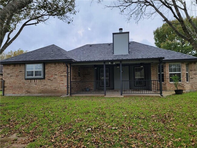 Building Photo - 102 Hummingbird Ln