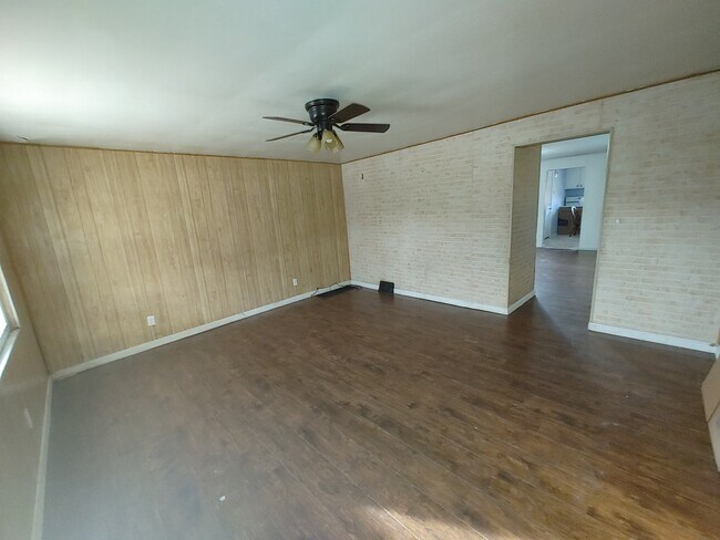 Building Photo - 5228 Lytle St