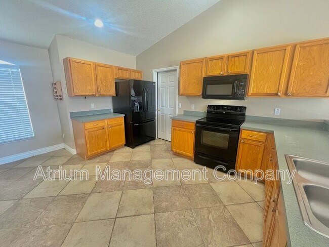 Foto del edificio - 1935 Lynn River Dr