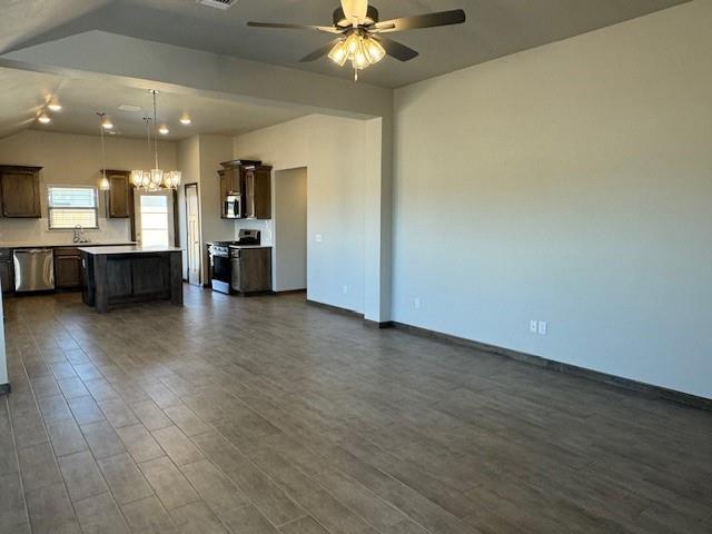 Foto del edificio - 704 Argos Rd