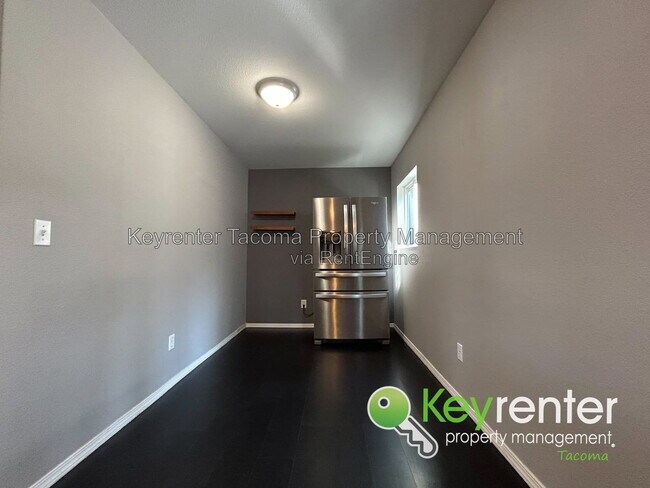 Building Photo - 221 Sunset Dr