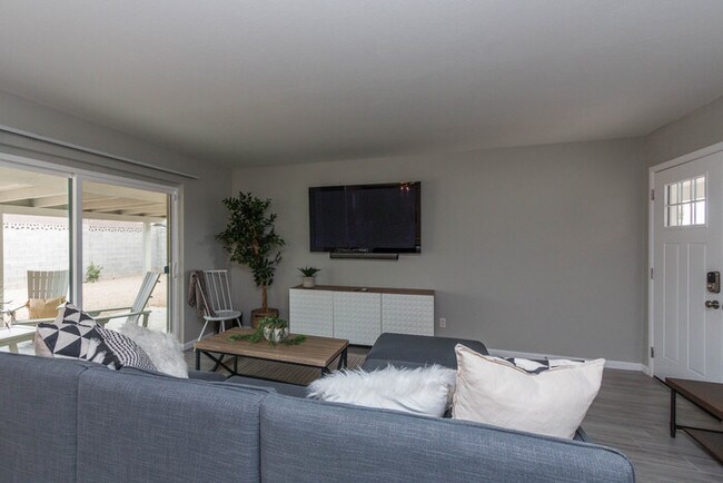 Foto del edificio - Newly Remodeled Scottsdale Home w/ HOT TUB!!