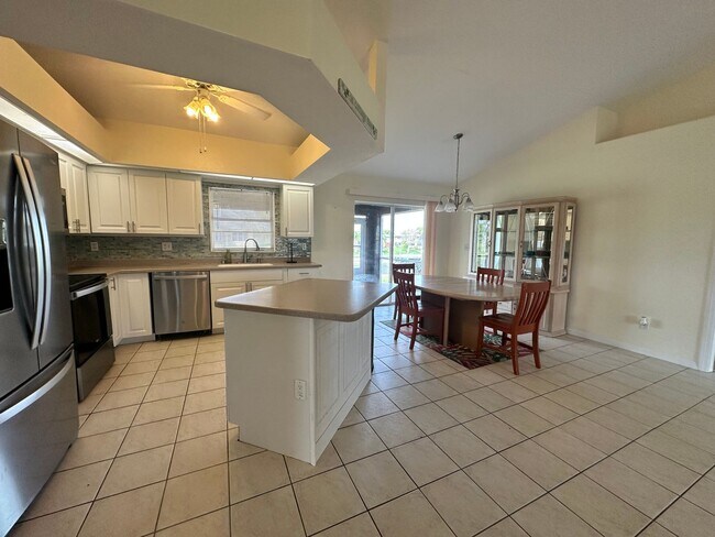 Foto del edificio - Waterfront 4/2 in SW Cape Coral